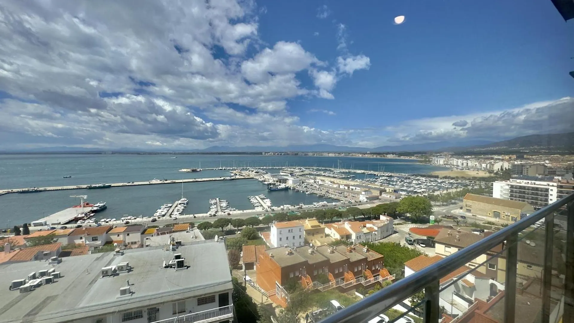 Monaco Apartman Roses
