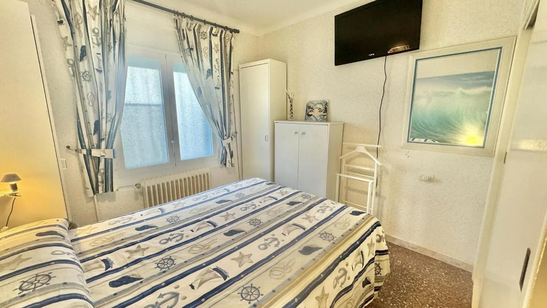 Monaco Apartman Roses Spanyolország