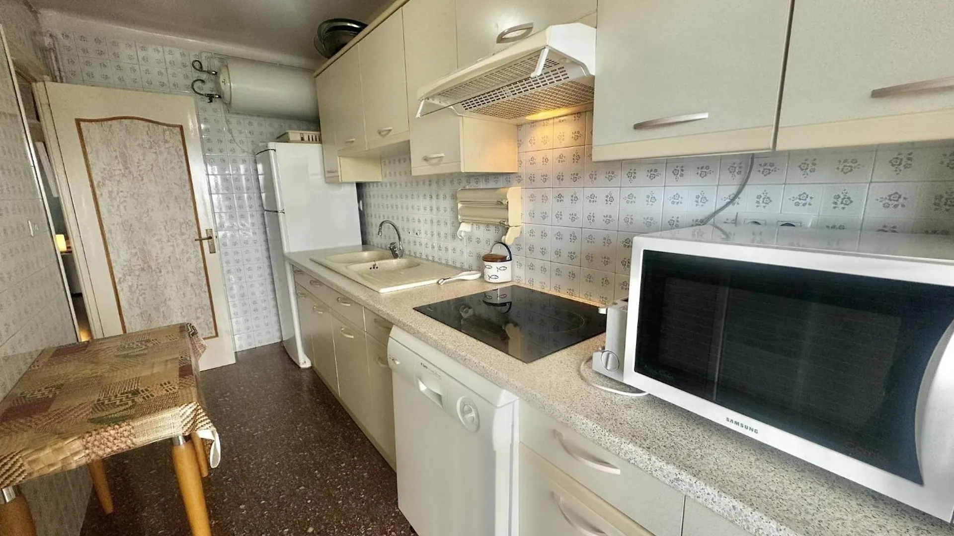 Monaco Apartman Roses 0*,