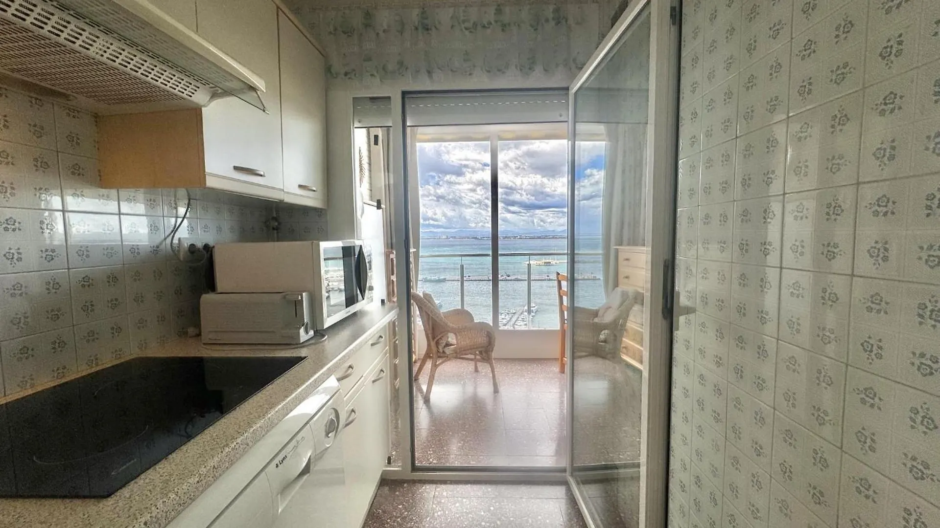 Monaco Apartman Roses Spanyolország