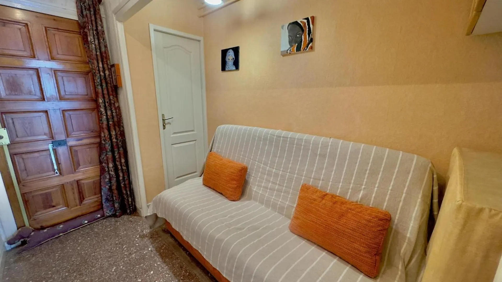 Monaco Apartment Roses